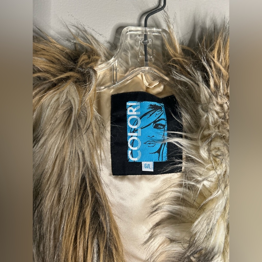 Cropped faux fur vest - Picture 7 of 9
